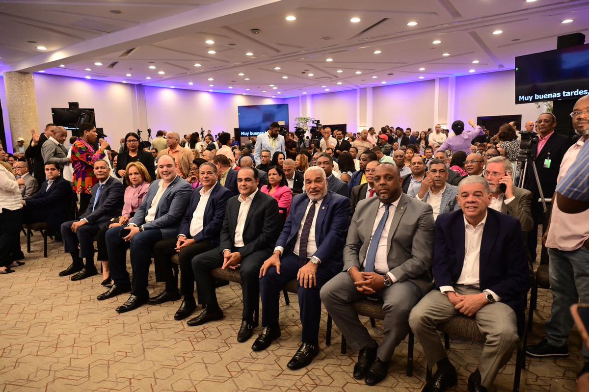 *|PLD-FP-PRD acuerdan Alianza Opositora Rescate RD|*

El Partido de la Liberación Dominicana (PLD), la Fuerza del Pueblo (FP) y el Partido Revolucionario Dominicano (PRD) anunciaron este lunes un acuerdo para formar la Alianza Opositora Rescate RD.

Las tres organizaciones