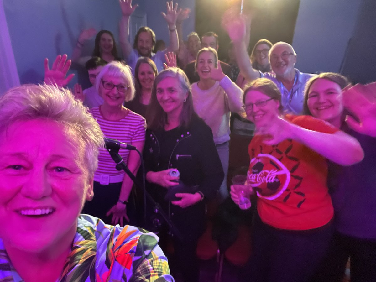 My little room filled with doctors, admirals and Lord and Lady Hull of Bath!!

#showselfie #edfringe #thestand #midlifeattheoasis 

thestand.co.uk/fringe/1620/la…