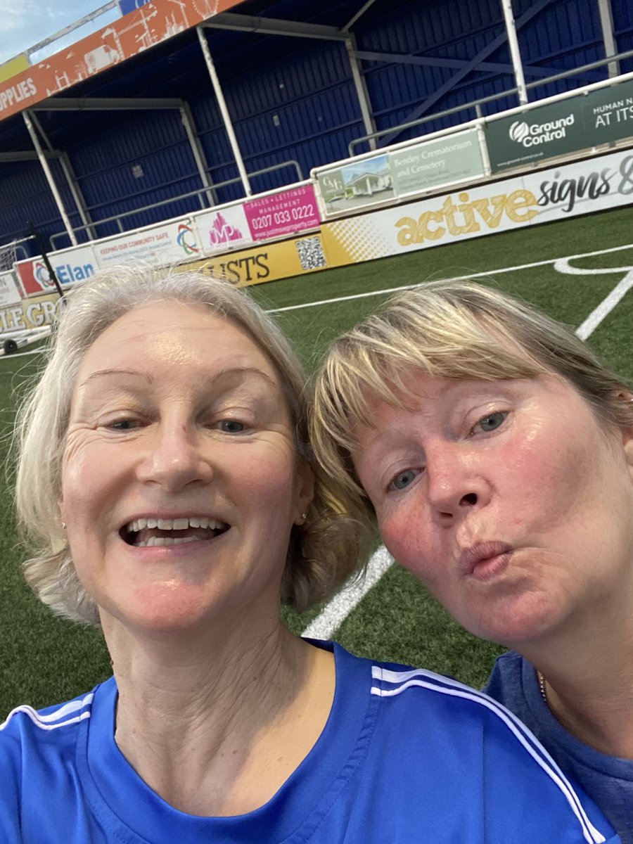 nicoladowling20's tweet photo. Great walking football ⚽️ tonight. Scored some goals and did some drills. Most of all I enjoyed it 😁#WeActiveChallenge #NurseActive #BHActive https://t.co/nsGhoBDgsV