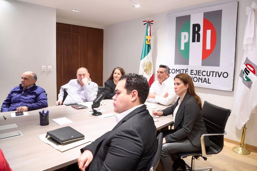 Junto al Presidente <a href="/alitomorenoc/">Alejandro Moreno</a> nos reunimos vía zoom con las 32 dirigencias estatales para coordinarnos en nuestros trabajos por el #FrenteAmplioPorMéxico. 

¡Las y los priistas estamos listos! 👊🏼🇲🇽