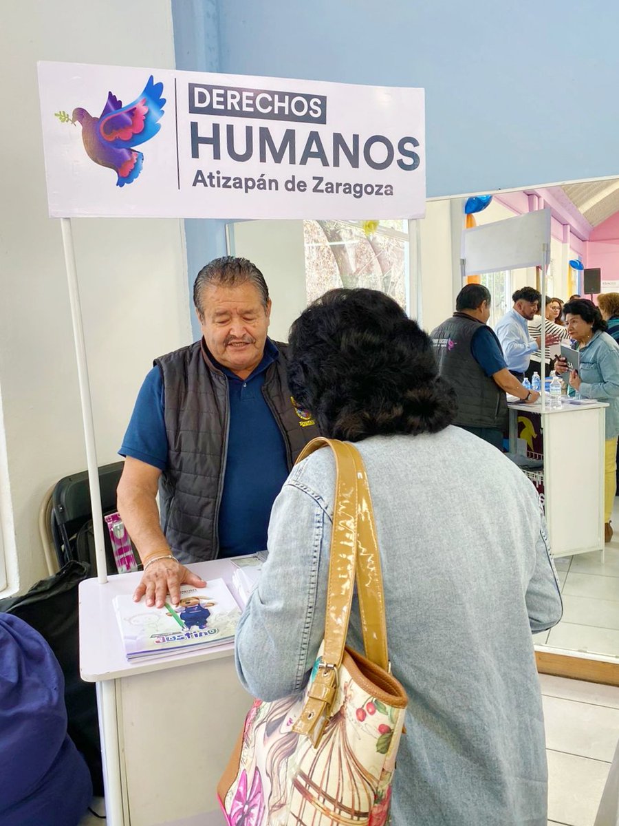 DianaStephanyLG's tweet photo. ¡Este #MesDelAdultoMayor reafirmamos nuestro compromiso con todos los abuelitos de #AtizapánDeZaragoza🧓👴👵! Llevamos a cabo una Jornada por los Adultos Mayores en la Casa de Día de Cóporo 🏘️ donde los atendimos con gusto y resolvimos sus dudas
#AtizapánProtegiendoTusDerechos https://t.co/wtaLag1OHP