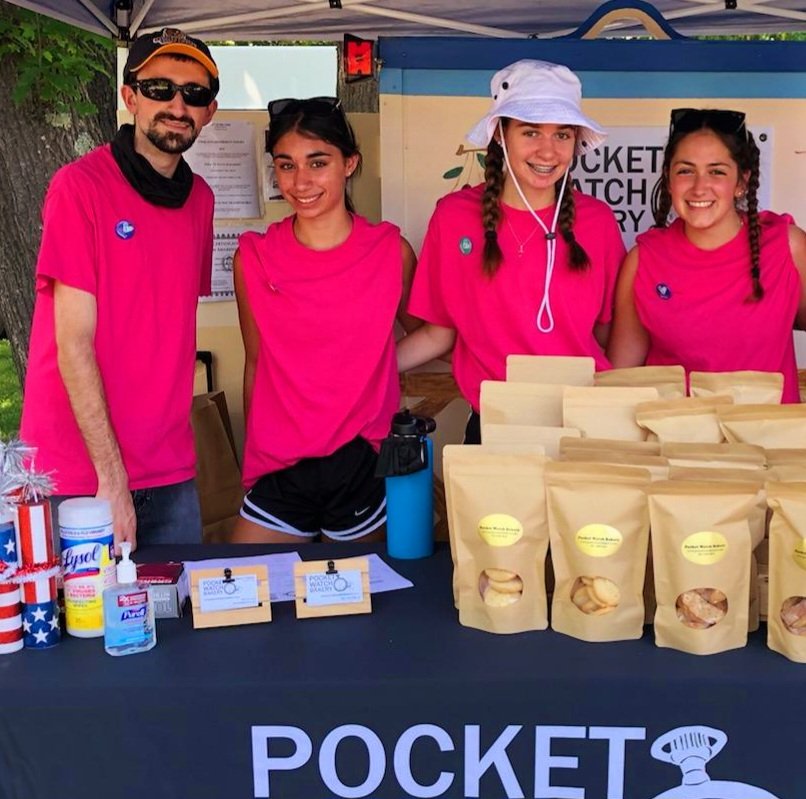 WatchBakery's tweet photo. Pocket Watch Bakery will not be at the Newton Farmers Market tomorrow so we can help move my sister to college. Happy studying to her and our farmers market team. You've been with me since day one at the markets. We will miss all of you!! #pwbcookies #pwbbestteamever https://t.co/LvWOOY2NB5
