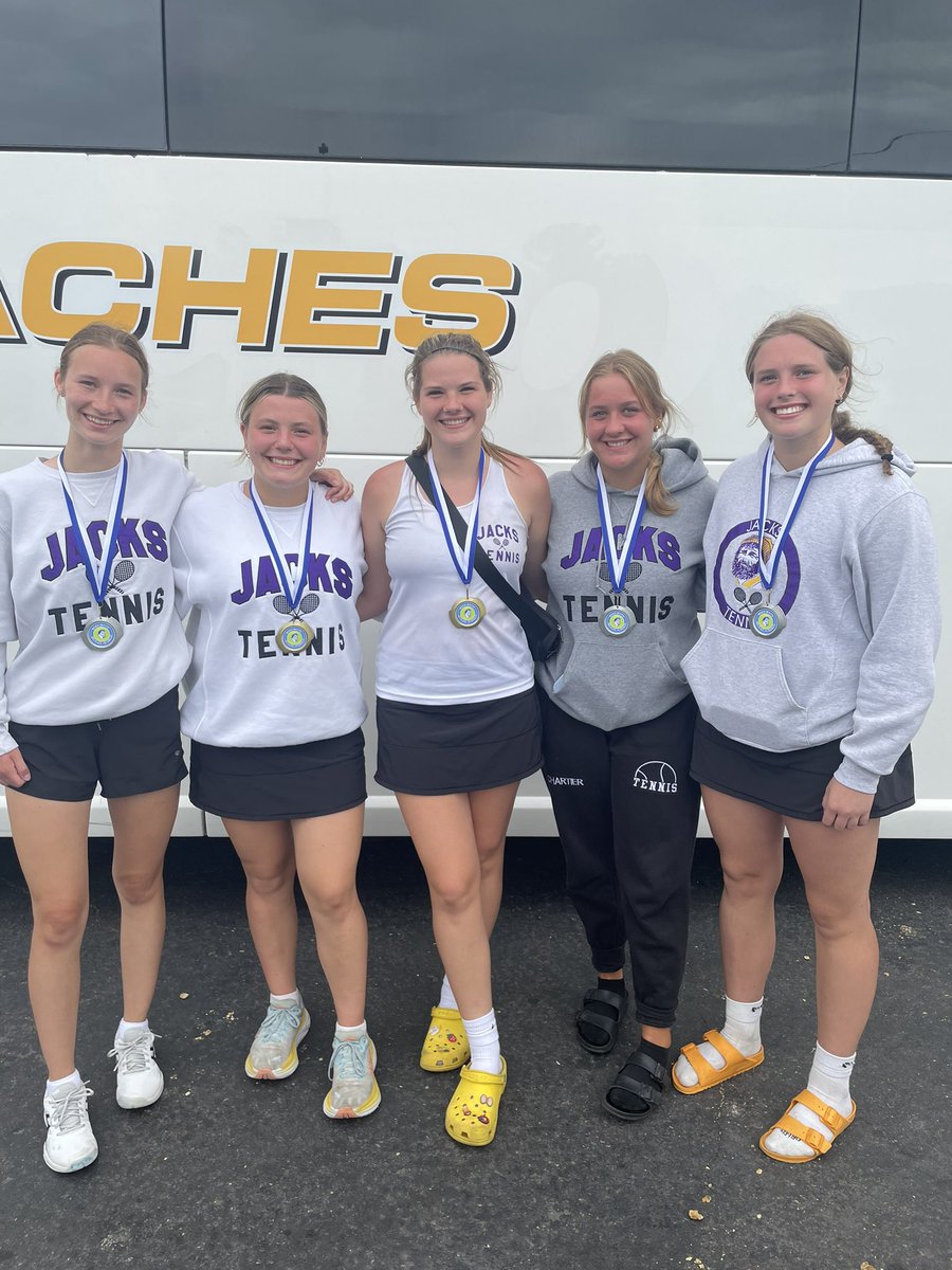 Jacks go 2-1 on the day with some individuals getting a medal at their position! 🎾