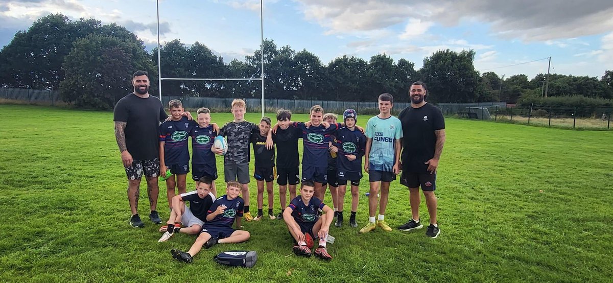 Big Thanks to <a href="/david_fifita_/">David fifita</a> &amp; @andrewfifita for dropping by to coach our <a href="/sharlston_r/">Sharlston R Juniors</a>  Under 12’s tonight! The boys loved it! Thank you! 👏
