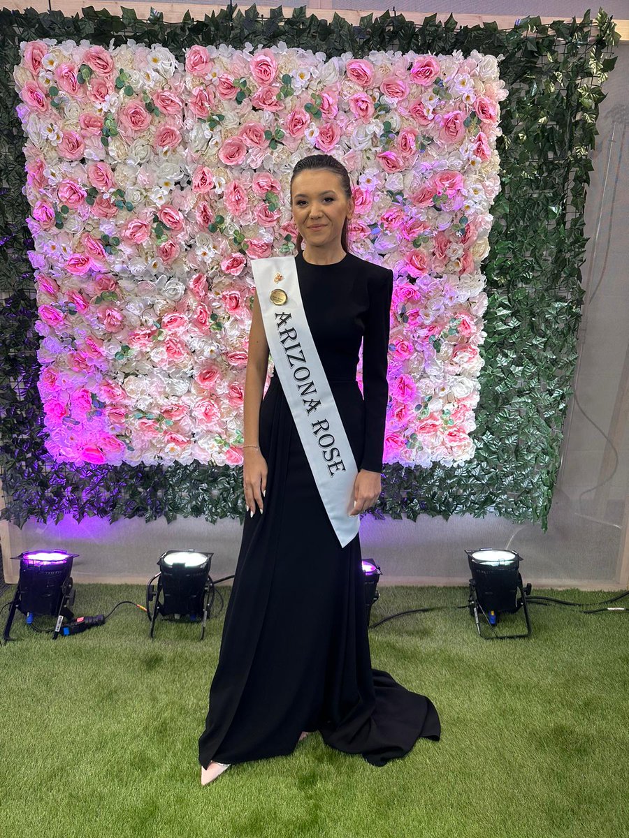 Thank you <a href="/theivorycloset/">The Ivory Closet</a> for this AMAZING gown for the <a href="/RoseofTralee_/">Rose of Tralee</a> TV nights!