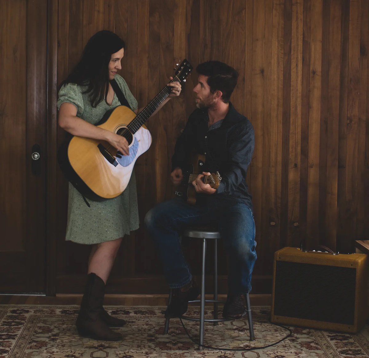 Tombrosseau's tweet photo. On this weekend’s Great American Folk Show, live sessions from musicians @sierraswan, Two Crows for Comfort, Jack Browning, and A Town Called Home.  Plus, horse trainer, Tracy Hsu.

Sat., Aug. 26th, 5PM CT.  Find @PrairiePublic on the radio in ND.  Or visit link in bio to stream. https://t.co/qhNsxfkLtP