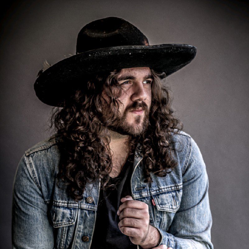 Tombrosseau's tweet photo. On this weekend’s Great American Folk Show, live sessions from musicians @sierraswan, Two Crows for Comfort, Jack Browning, and A Town Called Home.  Plus, horse trainer, Tracy Hsu.

Sat., Aug. 26th, 5PM CT.  Find @PrairiePublic on the radio in ND.  Or visit link in bio to stream. https://t.co/qhNsxfkLtP