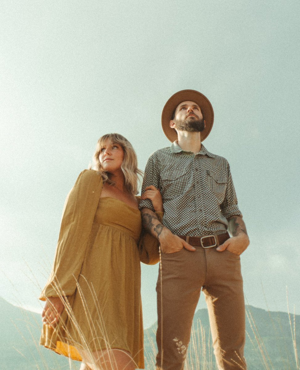 Tombrosseau's tweet photo. On this weekend’s Great American Folk Show, live sessions from musicians @sierraswan, Two Crows for Comfort, Jack Browning, and A Town Called Home.  Plus, horse trainer, Tracy Hsu.

Sat., Aug. 26th, 5PM CT.  Find @PrairiePublic on the radio in ND.  Or visit link in bio to stream. https://t.co/qhNsxfkLtP