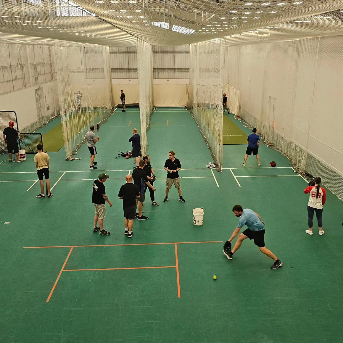 ExeterSpitfires's tweet image. This evening we were delighted to welcome the Exeter Round Table to an introduction to baseball session at the @uniofexeter Cricket centre. They were introduced to the basics of batting and pitching. #baseballuk #roundtable