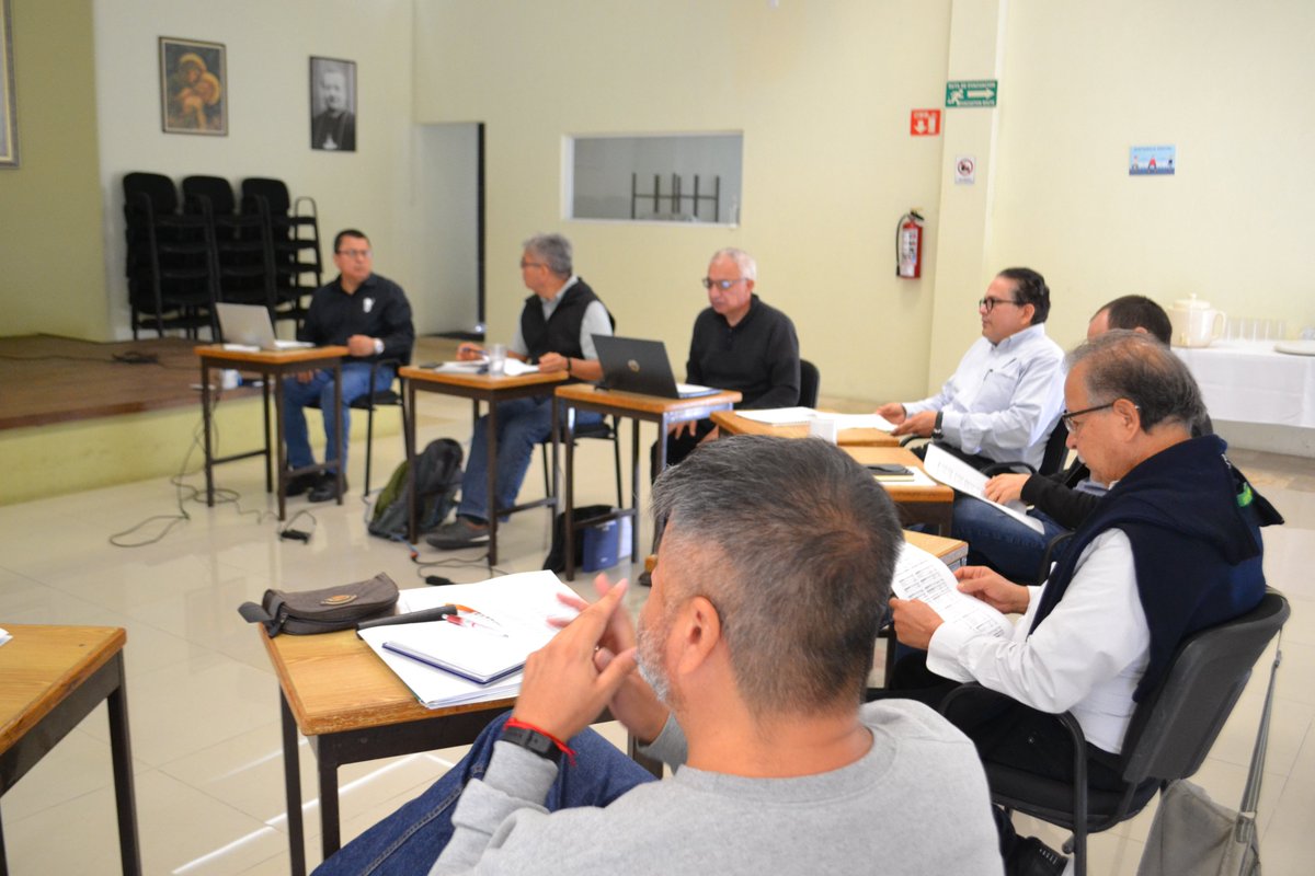 InstDeFilosofia's tweet photo. Hoy, los miembros del (IFFIM) – Instituto de Filosofía (IF) (Tlaquepaque, Jalisco), en un ambiente fraternidad y comunión, se reúnen para seguir enriqueciendo nuestro camino filosófico. Juntos, avanzamos hacia un horizonte de conocimiento y reflexión.
#IFFIM #IF #Filosofía https://t.co/ngA8oyTehm