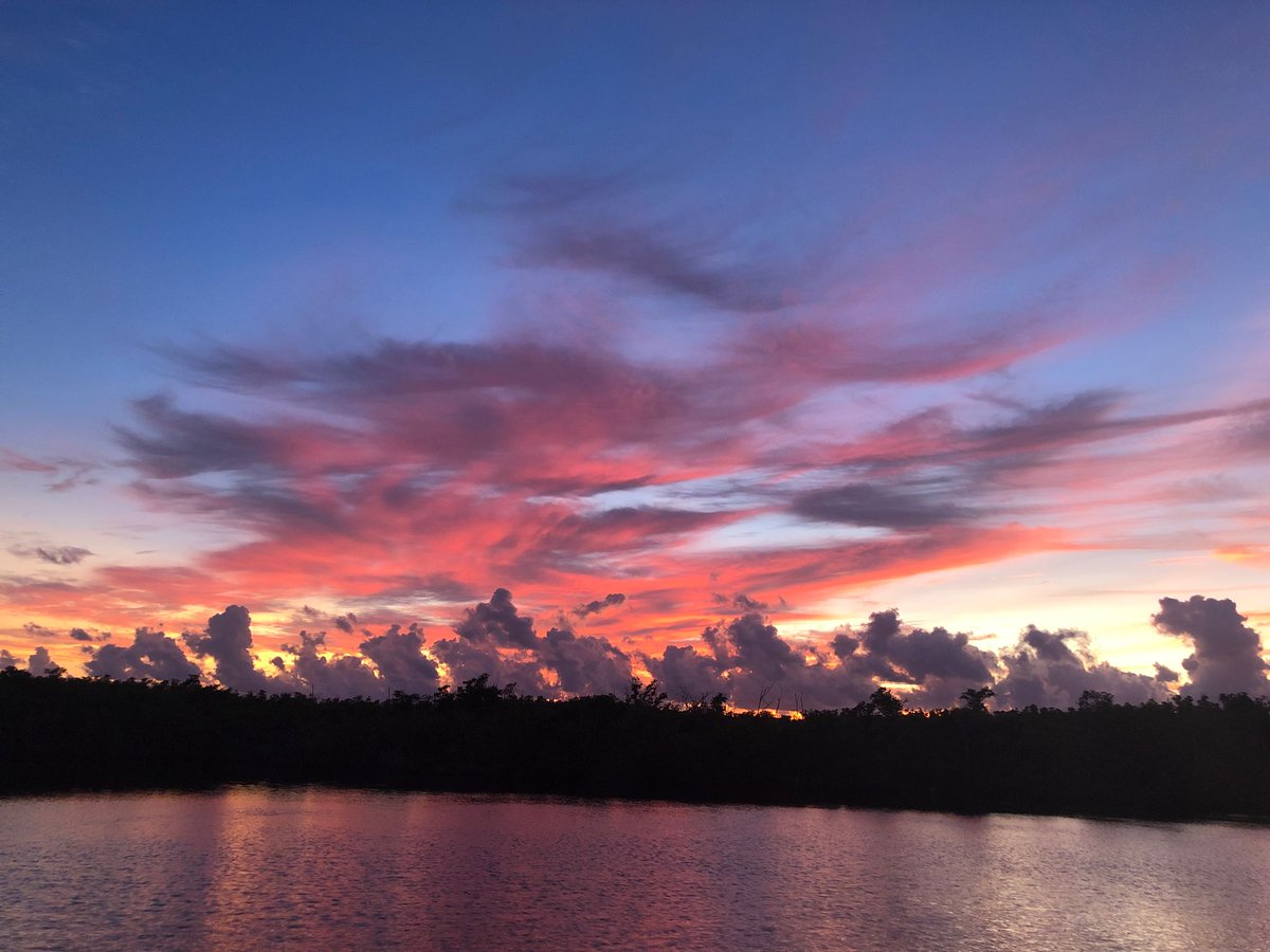 Start your week with this view. 😍🌅