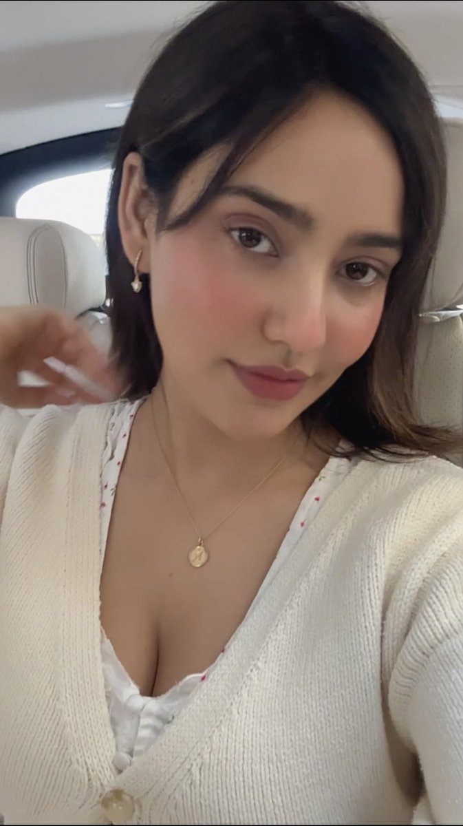 Officialneha's tweet photo. Kaisa laga naya haircut? https://t.co/CFU5DvavsG