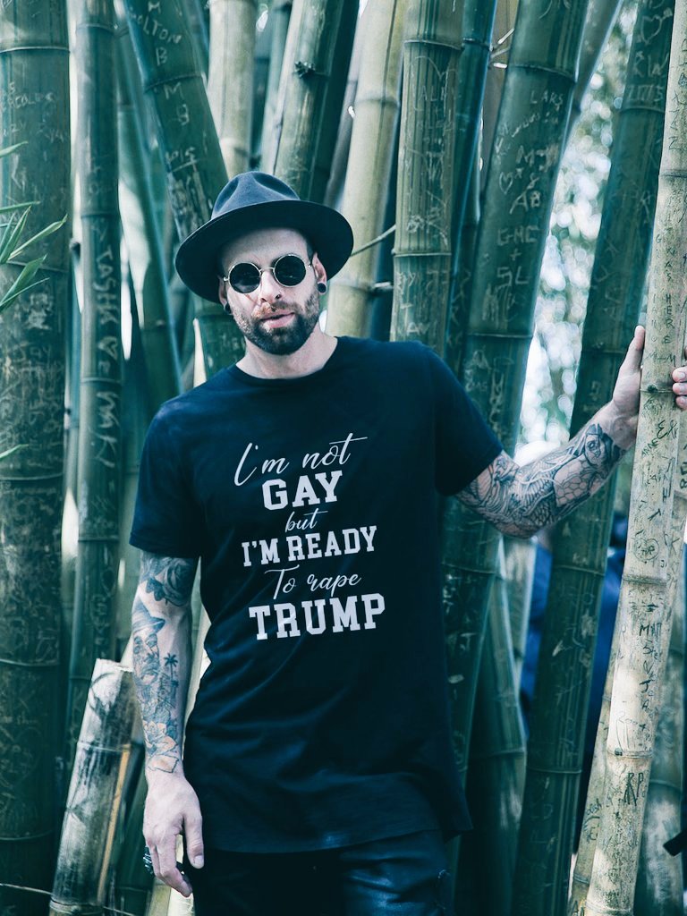 retweetalltw's tweet photo. @LebergerDavid 😏 I GOT THIS T-SHIRT FROM HERE 
https://t.co/MZynFPEVfG https://t.co/eKcaNScYm6