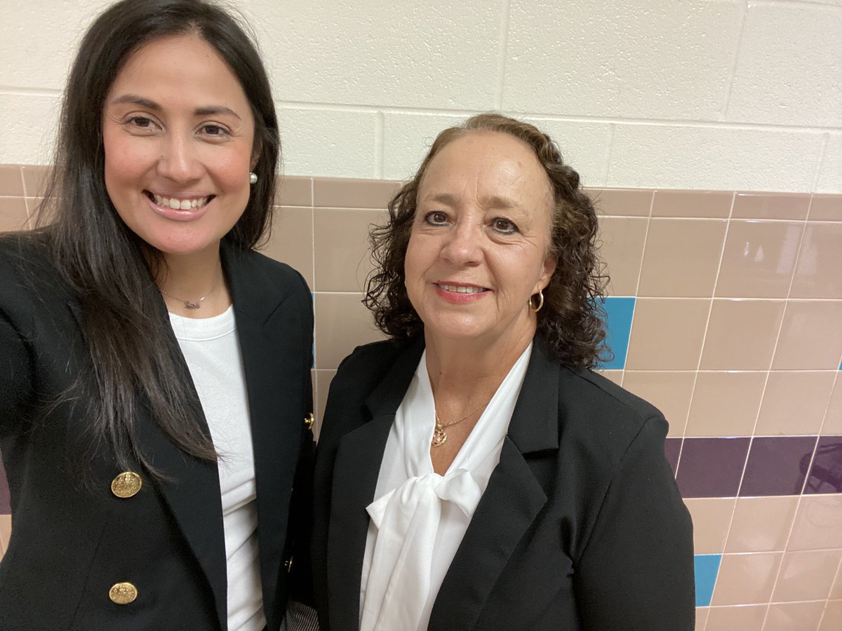 JudyZuniga6's tweet photo. Dept school pictures #grateful#blessed ⁦@Rowe006⁩ ⁦@EcAchieve⁩ ⁦@PFETexas⁩ ⁦@StateAndFedMISD⁩ #greatnessiswithinyou 🙏 https://t.co/GNENwGGWmi