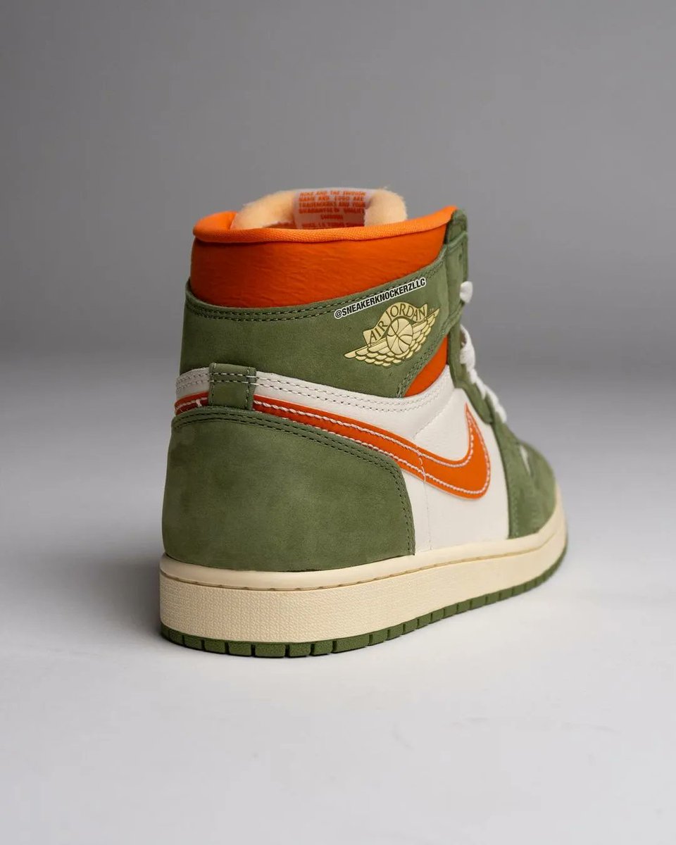 JustFreshKicks's tweet photo. New photos of the Air Jordan 1 Retro High OG "Celadon" 🍊🌳 https://t.co/HkltLgriXF https://t.co/NEkq6conG8