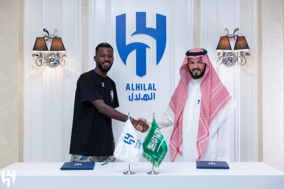 Alhilal_FC's tweet photo. 📸 حسان في مقر #الهلال 💙
@hos__5 🤝

#تمبكتي_هلالي https://t.co/QIDTY2IwSp