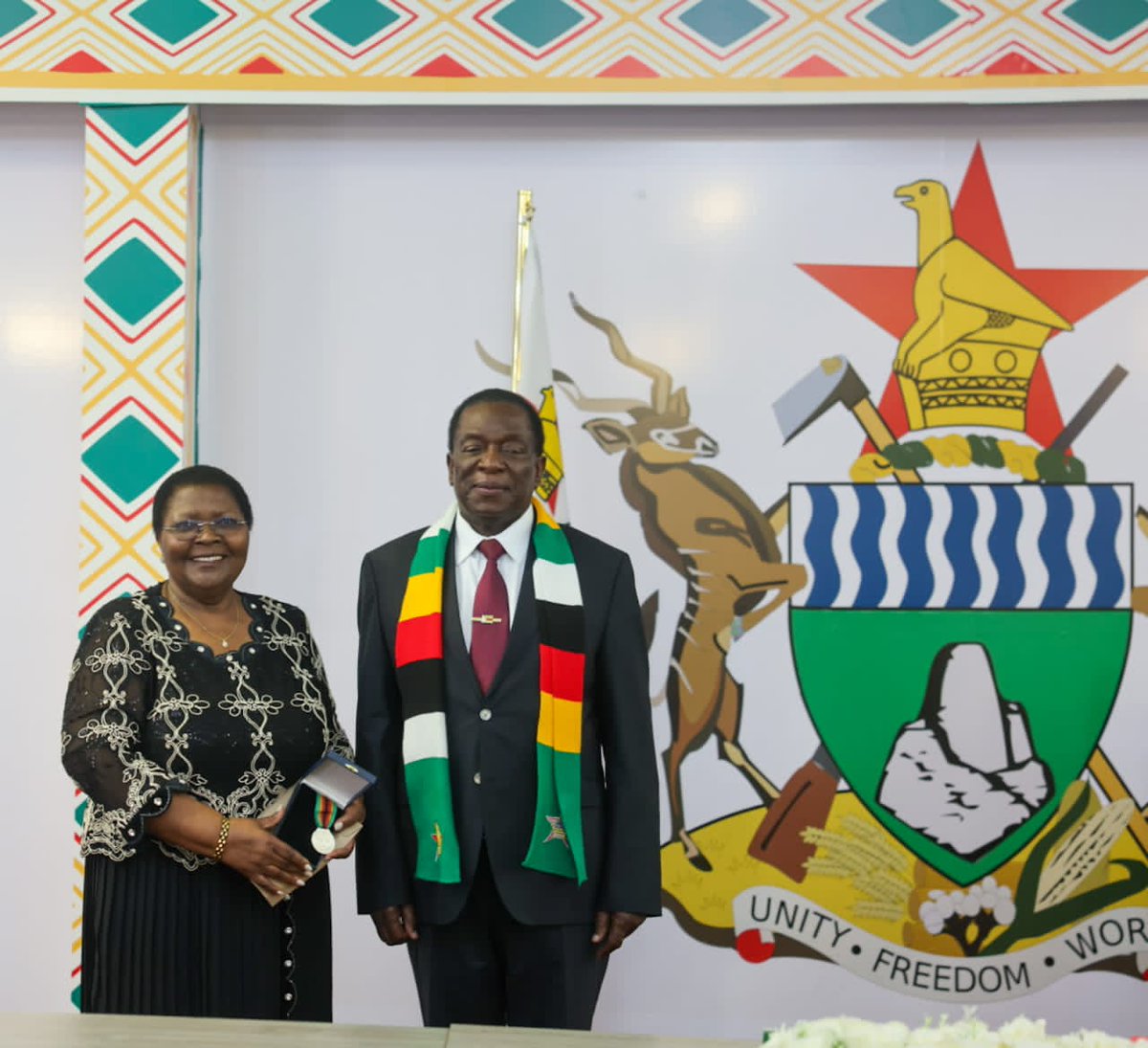 Piji29320836's tweet photo. Tinokuchingamidzai mose kuna Baba Mnangagwa #Vote https://t.co/ZlccwLOcUf #VotePresident Emerson D Mnangagwa https://t.co/CfkpSnvGbI