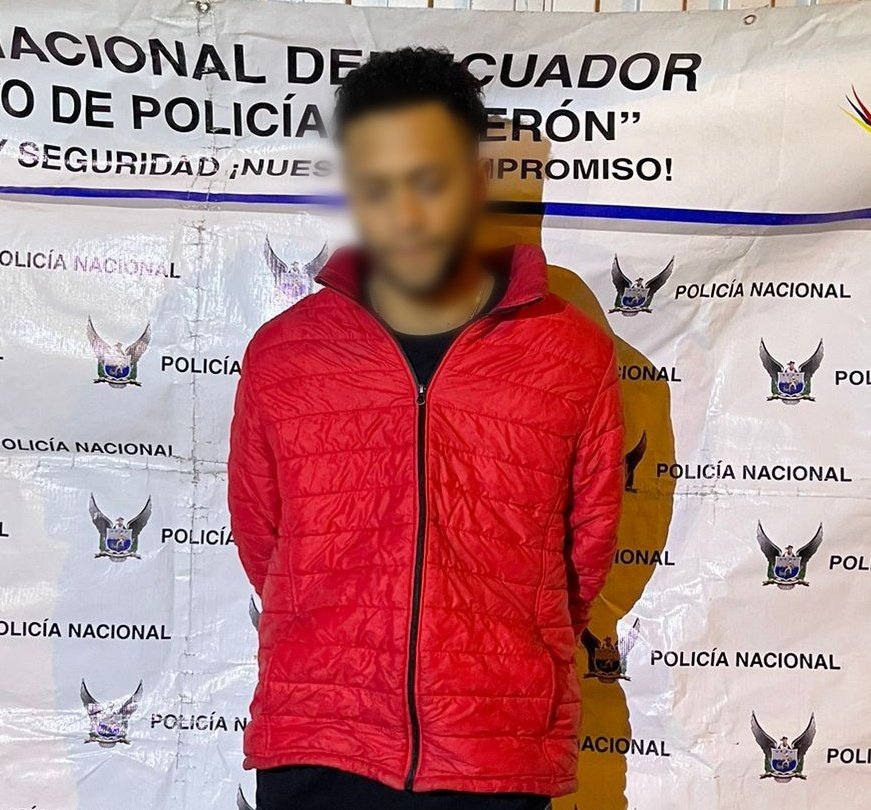 PoliciaEcZona9's tweet image. OPORTUNA intervención policial permitió la aprehensión de un sujeto, en el sector de Calderón #UIO, por el delito de tenencia ilegal de sustancias sujetas a fiscalización.

👉 Fue puesto a órdenes de la autoridad competente.

#SeguridadCiudadana 
#TrabajamosPorTusSeguridad
