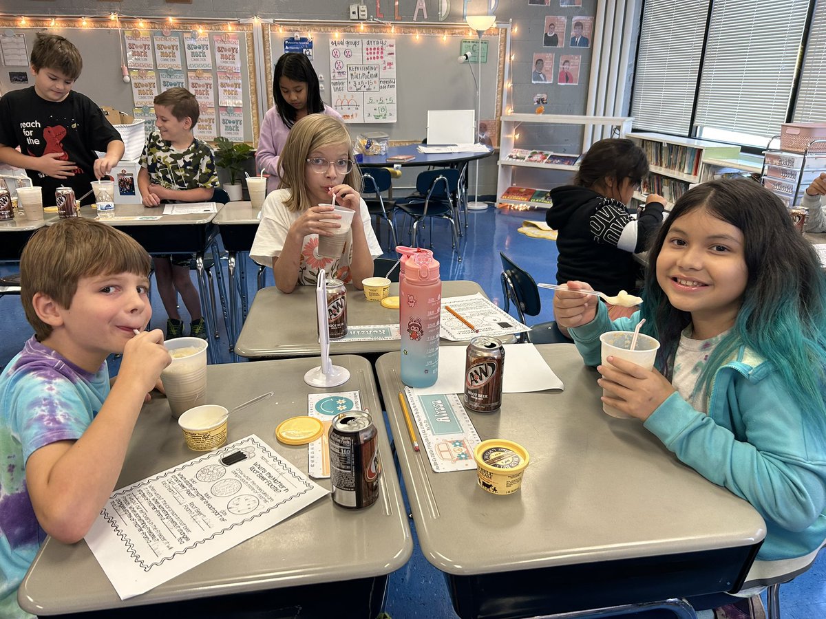 Mrs_Black3rd's tweet photo. Food always make learning better!  And food is the perfect medium for learning about matter.

Today we used root beer floats to discuss the three states of matter: solid, liquid, and gas and how they can change state. https://t.co/jOvNWMF5Jm