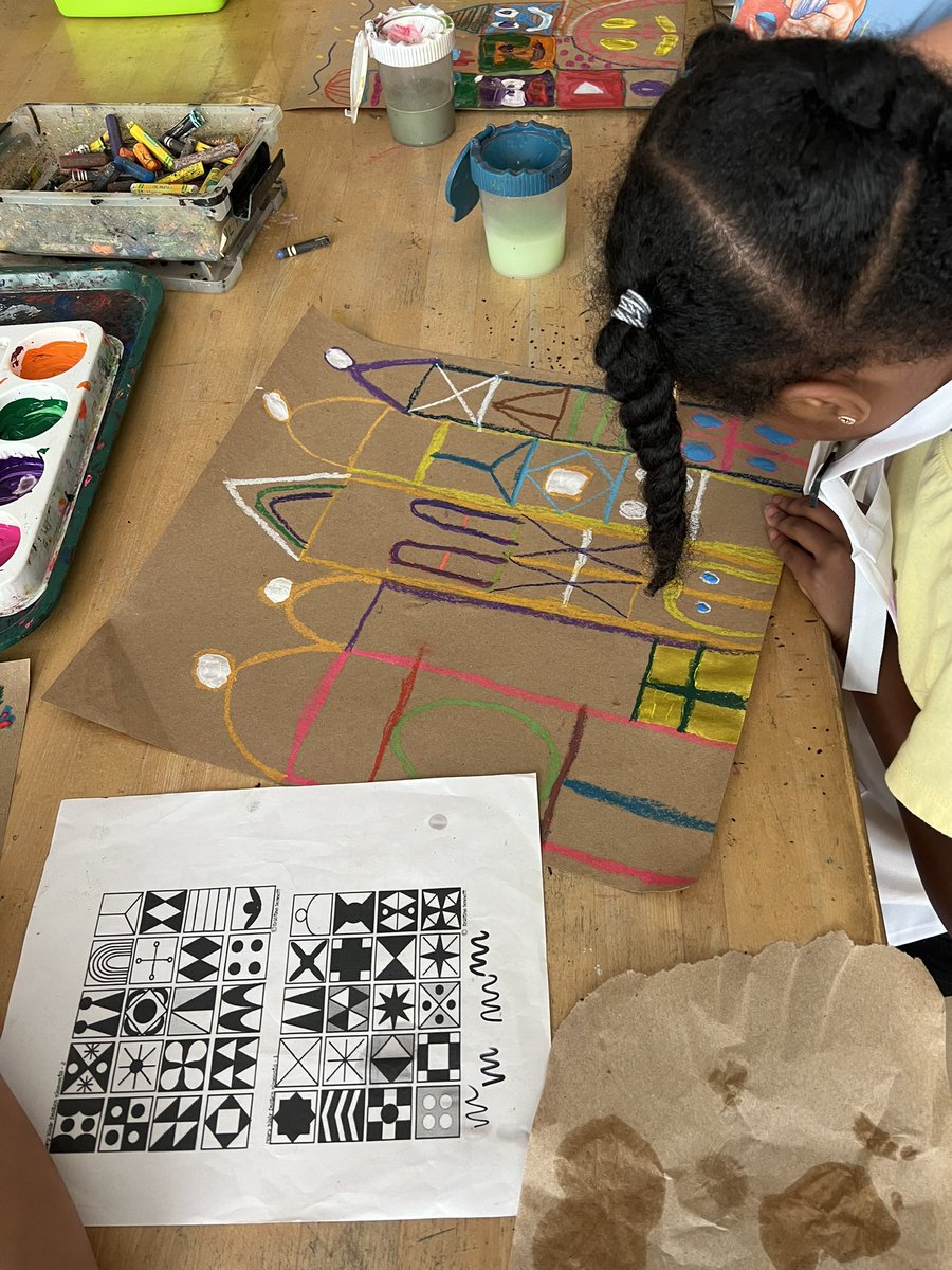 MsRannalsArt's tweet photo. 4th grade is practicing craftsmanship and painting inside the lines on their Mary Blair castles! They’re so talented! #apsarts #beSPARK #SPARKle @drjtoney @sarapruett5 @erickson_sarah_ @APS_SPARK https://t.co/EIFnu5ii2F