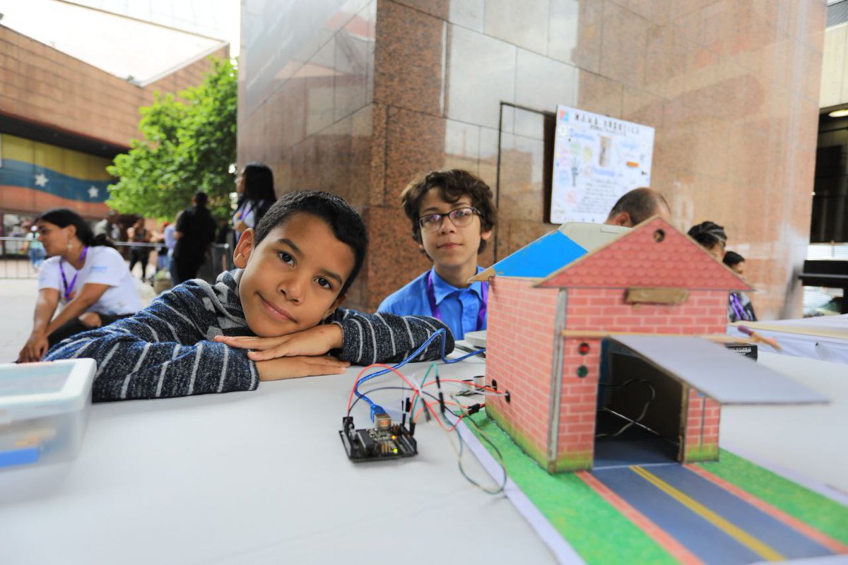 #21Ago | Inician Primeras Olimpiadas Regionales de Robótica 🤖

Conoce más aquí ➡️ tinyurl.com/mtca5we6

#CienciaYTecnología
#ConversaitoConMaduro