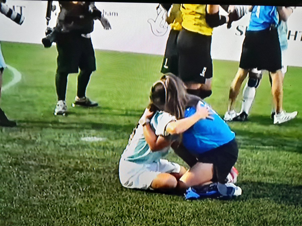 OrgulloFutfem's tweet photo. En el día de la futbolista hay que aplaudir a las jugadoras que lo dejaron todo en la cancha https://t.co/tKs0MVSq7M