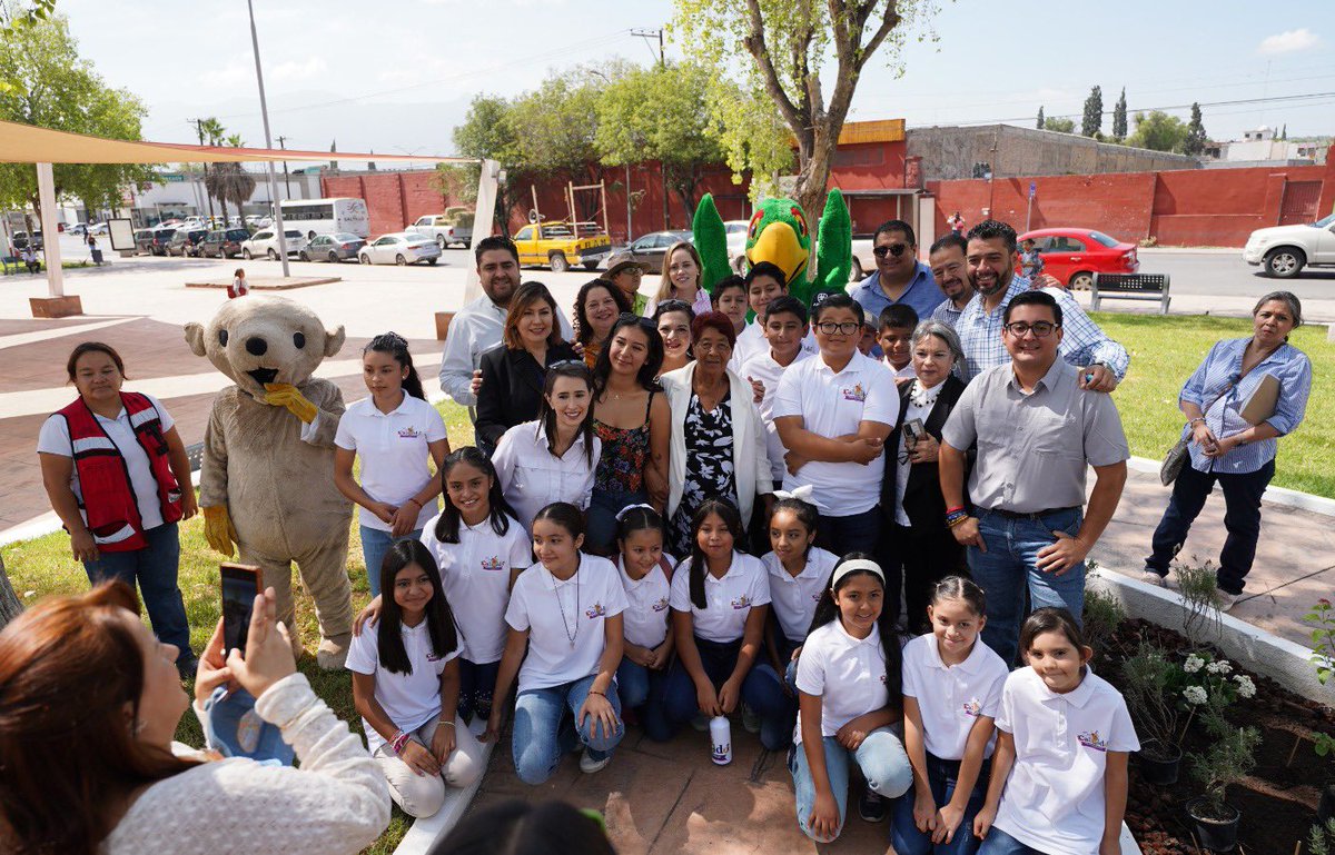 DIF_Saltillo's tweet photo. Con la presencia de la presidenta honoraria la Sra. Beatriz Dávila de Fraustro, el Director General, Lic. Daniel Samperio, y los niños y niñas del Cabildo Infantil 🧒, se llevó a cabo la Inauguración del Jardín Polinizador 🪴
#DIFSaltillo #SaltilloNosUne https://t.co/Mqa7LVlsOw
