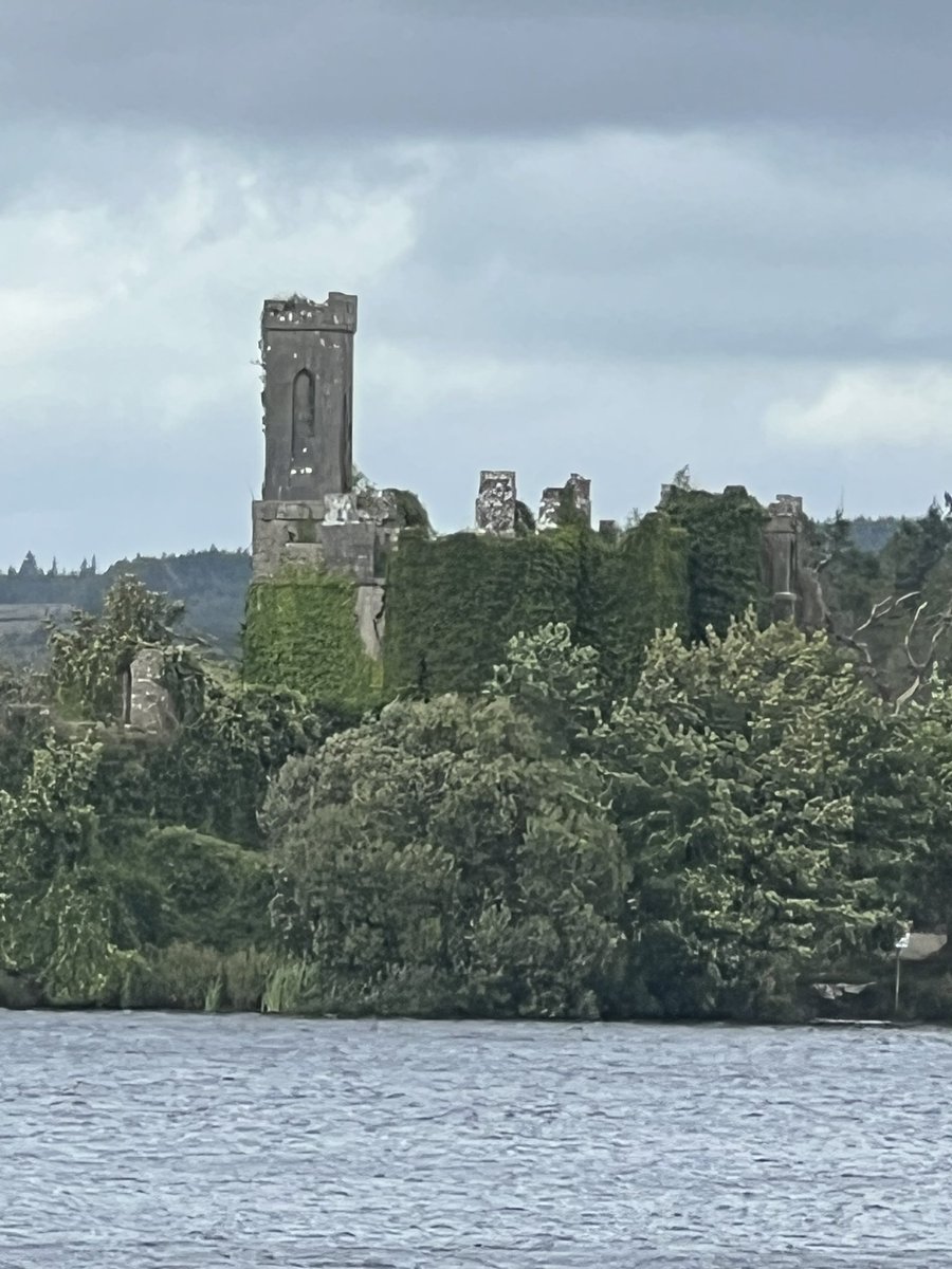 This is McDermott Castle. It was owned by the MacDermotts from 1300’s to the 1600’s then we gave it to some English “gentlemen”. It’s in Lough Key, Boyle, co Roscommon. 🇮🇪