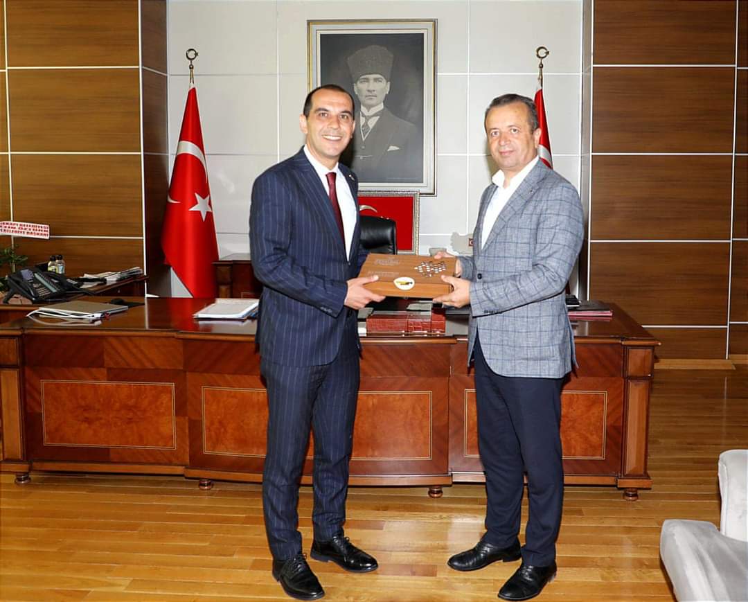 İlimize yeni atanan Valimiz Sayın M. Fırat Taşolar’a hayırlı olsun ziyaretinde bulunarak bu hafta sonu yapacağımız FESTİBAL2023’e davet ettik. Sayın Valimize görevinde başarılar diliyorum.
#FestiBal2023