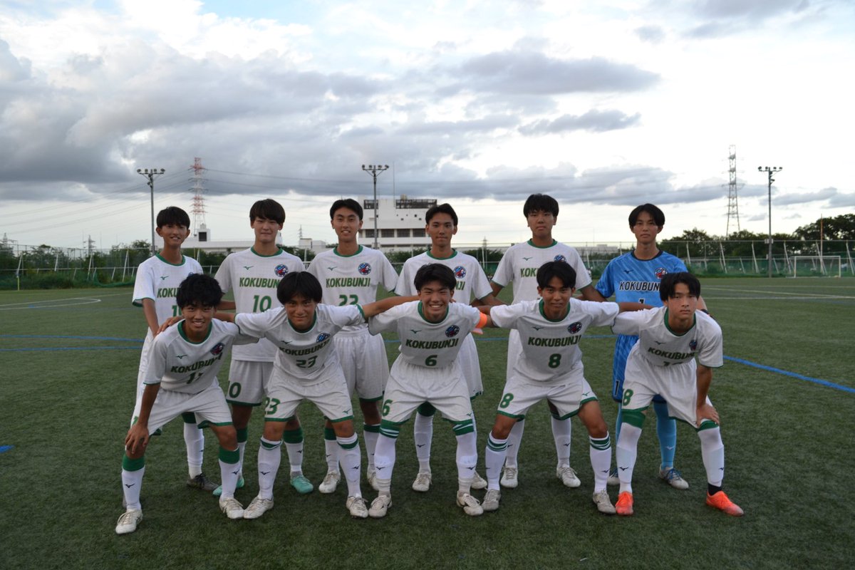 KBJsoccer53's tweet photo. 2023/8/21(月)
T4リーグ第7節
vs大東文化第一
⚪️5-2 小林、石川、長本、内野、青田

相手はT4残留のために必死になっていて、とても難しい試合でしたがハーフタイムに修正して何とか勝ち切ることが出来たので良かったです。残り2試合勝てば優勝、T3リーグ昇格が見えてきます。応援宜しくお願いします。 https://t.co/yNBC3o1F0t