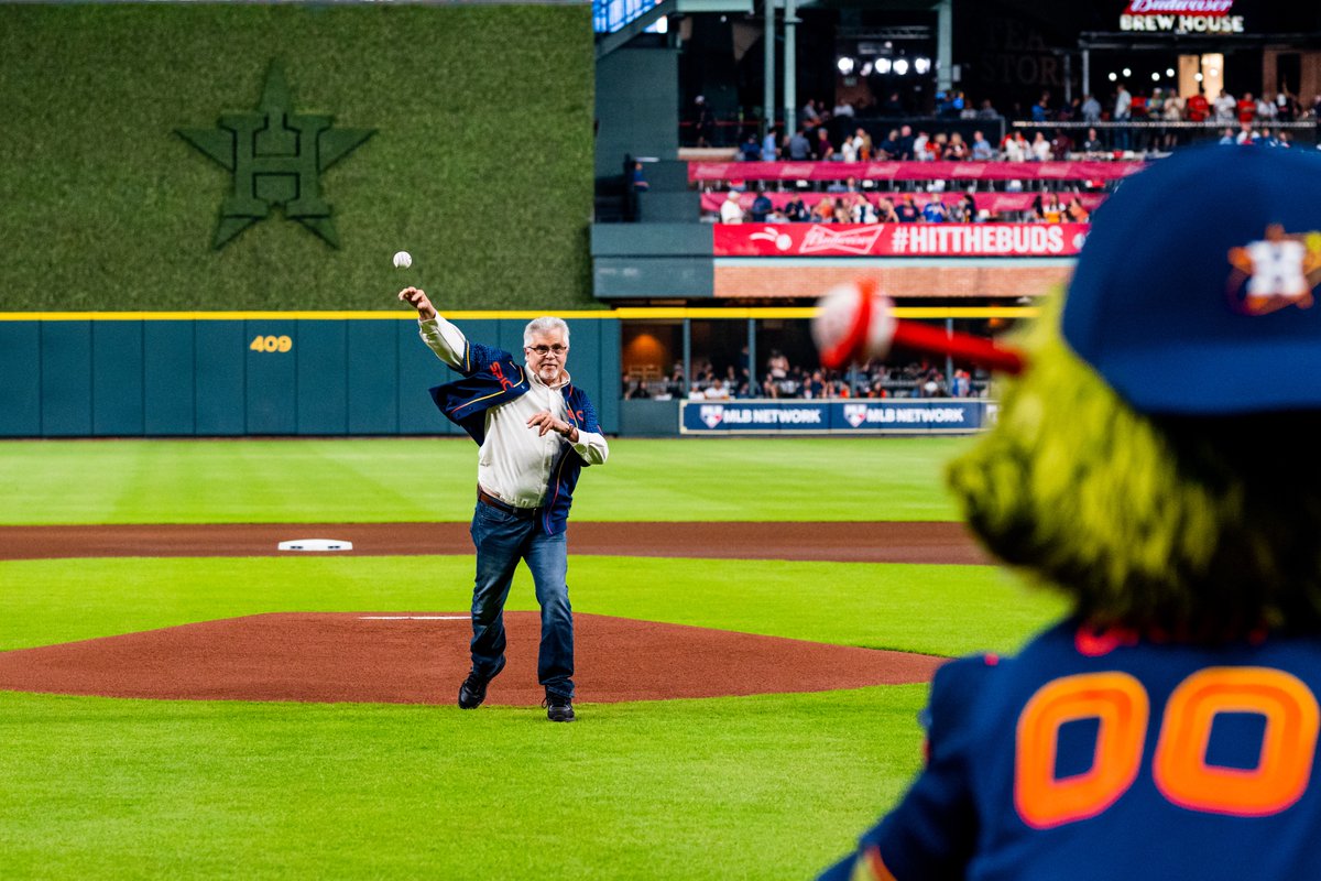 astros's tweet photo. 30 years as the Voice of @MinuteMaidPark 🤘

Congratulations to legendary Astros public address announcer Bob Ford! https://t.co/QxIv5t9ZZl