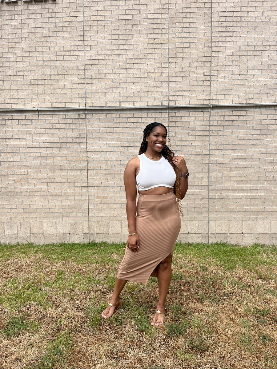 alyssadariah's tweet image. I ain’t a painter, but you get the picture

#lastfirstday
#senioryear