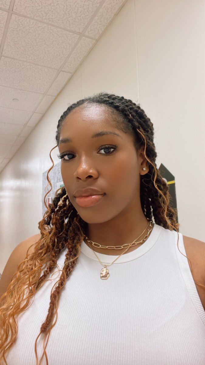 alyssadariah's tweet image. I ain’t a painter, but you get the picture

#lastfirstday
#senioryear