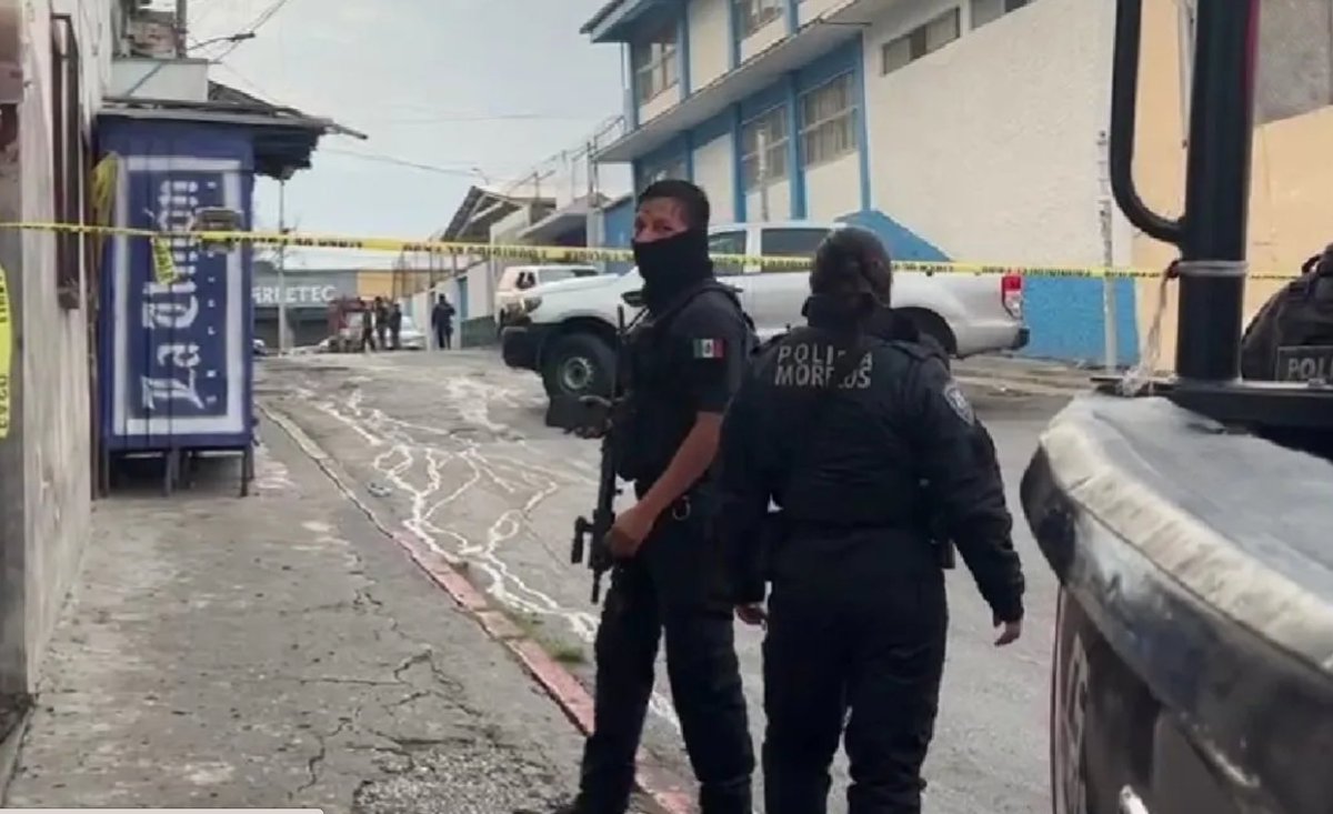 En el país donde no pasa nada y todo es felicidad... abandonan restos humanos en las calles de Cuernavaca, Morelos.

bit.ly/44fQCfL