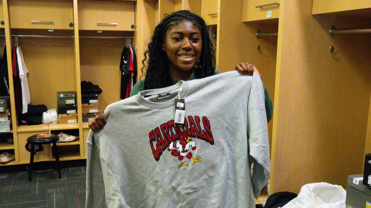 LouisvilleSB's tweet photo. First day of class *and* a gear drop?!

Today was a good day 🤩

#GoCards https://t.co/NXLC44xwsT