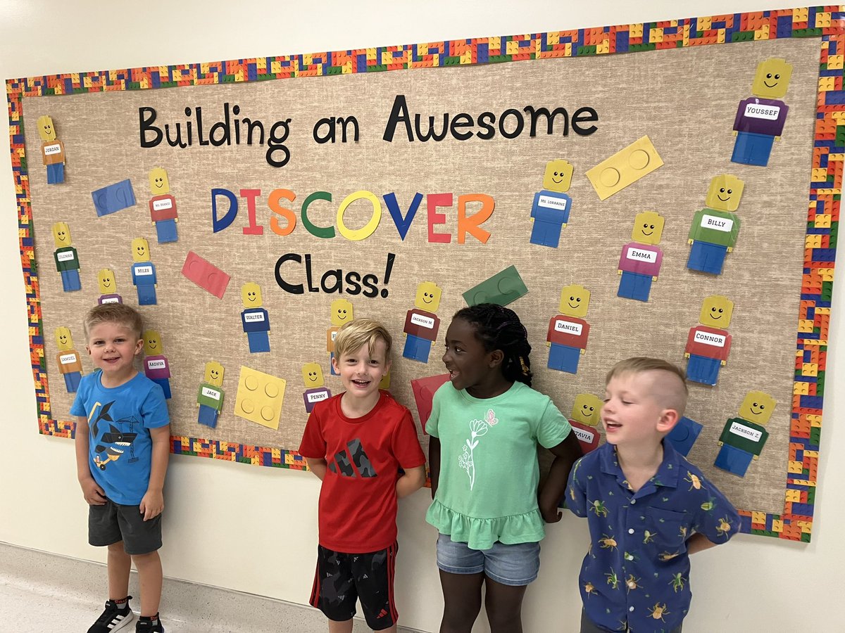 VPESPrincipal's tweet photo. We had a great day welcoming our students back! It was amazing how quickly everyone got back into the routines of school! So proud of our students and staff! #vpehawkway https://t.co/IYo3eAvziK