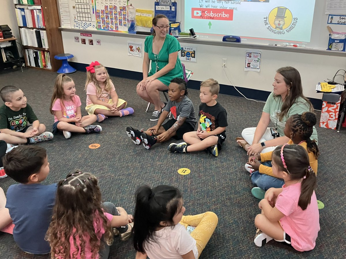 VPESPrincipal's tweet photo. We had a great day welcoming our students back! It was amazing how quickly everyone got back into the routines of school! So proud of our students and staff! #vpehawkway https://t.co/IYo3eAvziK