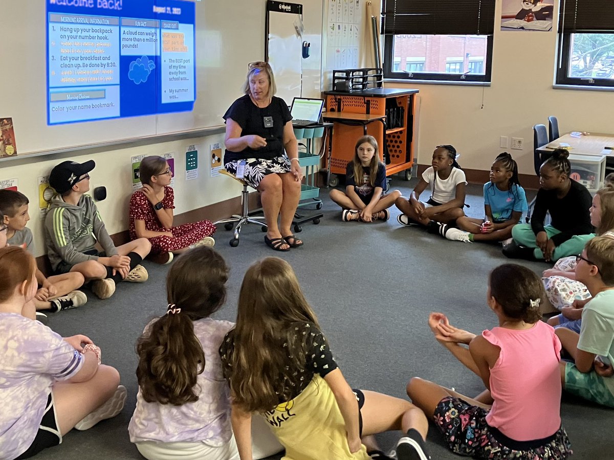 VPESPrincipal's tweet photo. We had a great day welcoming our students back! It was amazing how quickly everyone got back into the routines of school! So proud of our students and staff! #vpehawkway https://t.co/IYo3eAvziK