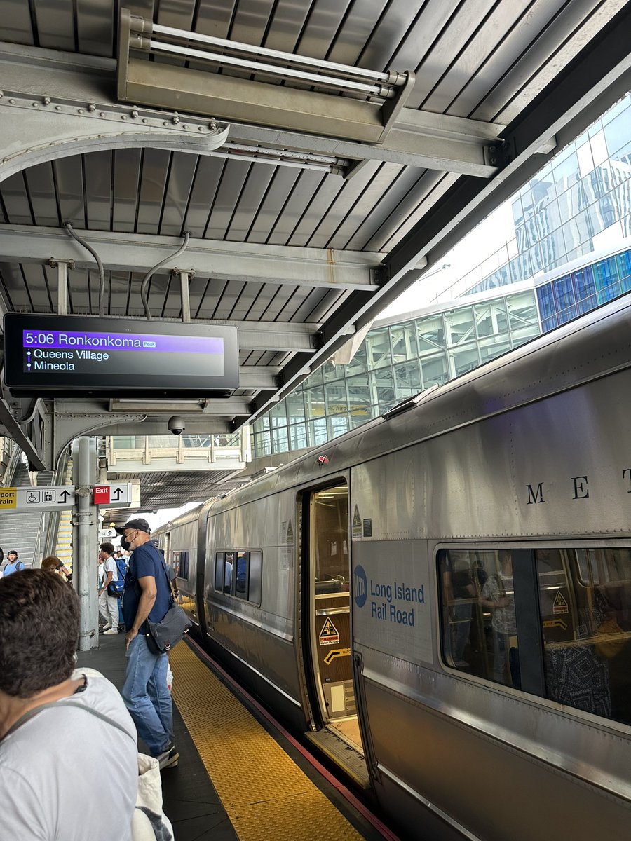 Diana D. tweet media