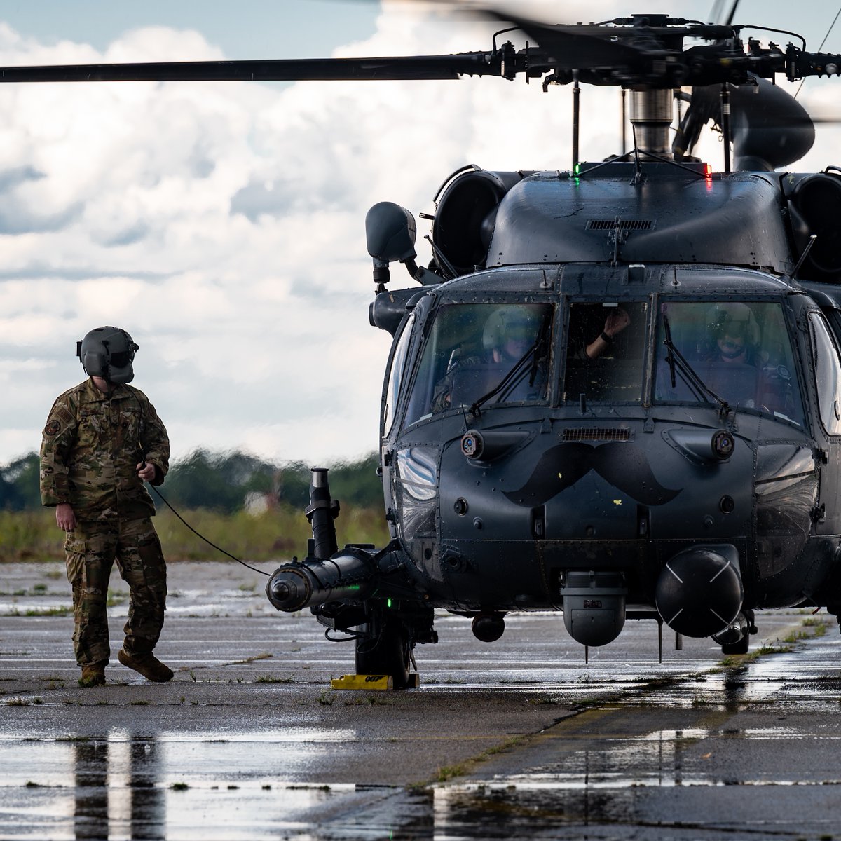 RamsteinAirBase's tweet photo. #MissionMonday
U.S. Air Force Airmen assigned to the 56th Rescue Squadron train with the Serbian air force for the first time in two decades. @usambserbia Christopher R. Hill, was on-site in support of the mission!
#strongertogether @HQUSAFEAFAF 
📸A1C Edgar Grimaldo https://t.co/FxVlxM84OS