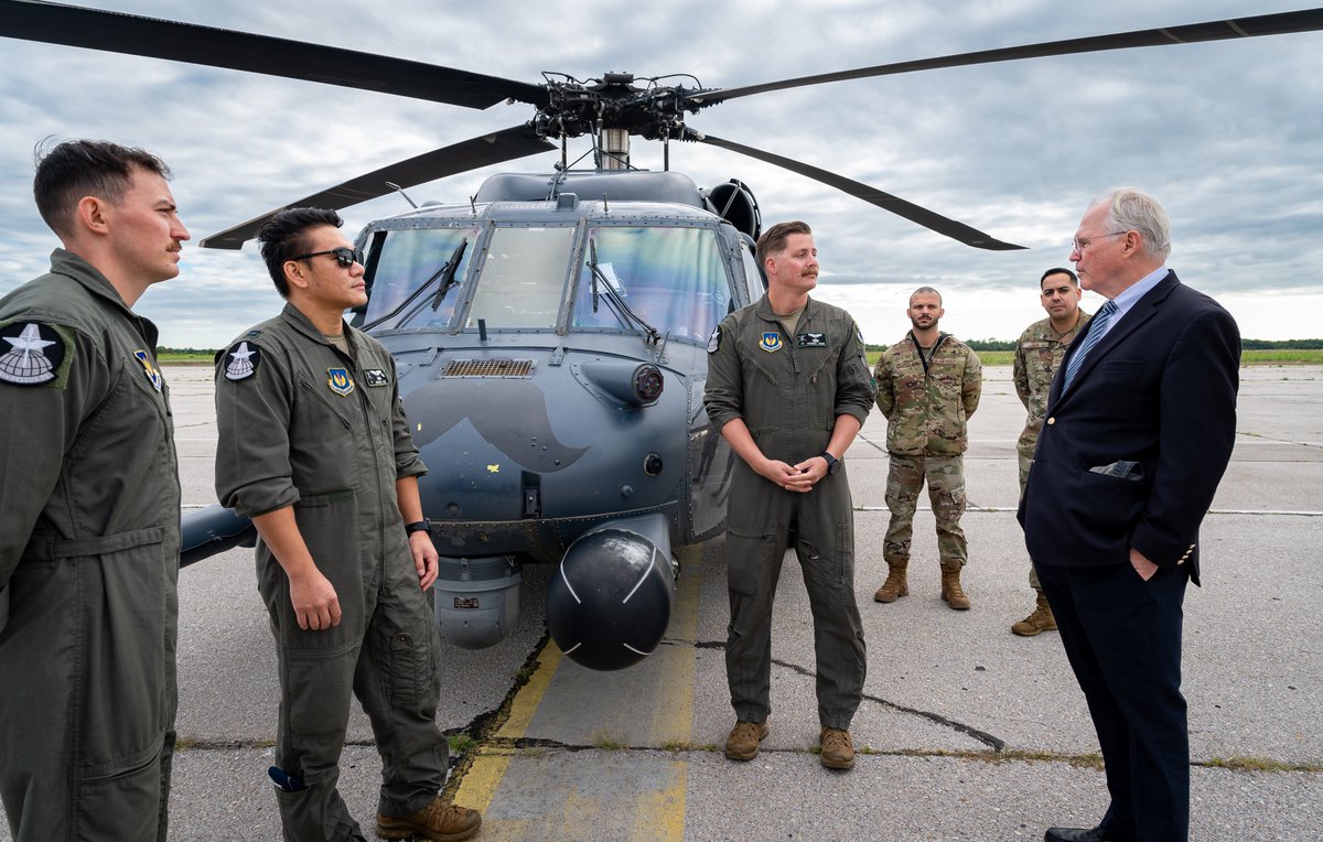 RamsteinAirBase's tweet photo. #MissionMonday
U.S. Air Force Airmen assigned to the 56th Rescue Squadron train with the Serbian air force for the first time in two decades. @usambserbia Christopher R. Hill, was on-site in support of the mission!
#strongertogether @HQUSAFEAFAF 
📸A1C Edgar Grimaldo https://t.co/FxVlxM84OS