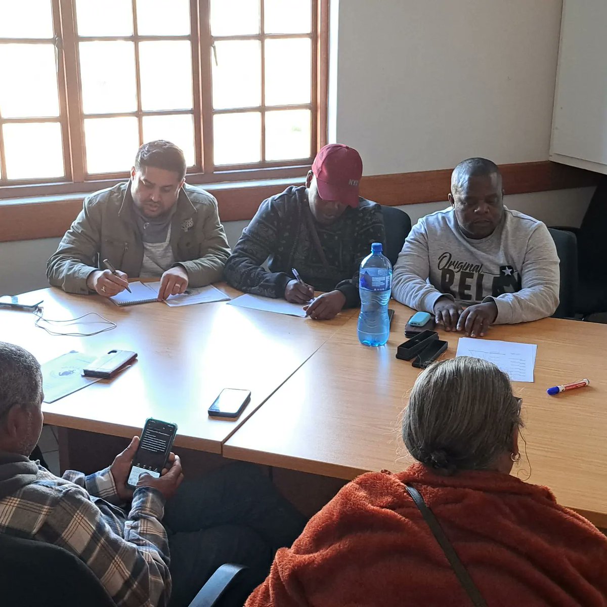 MKhalidSayed's tweet photo. Very productive discussion in Swellendam this afternoon with our @MYANC Overberg officials & our Swellendam public representatives. We discussed the recent shutdown & the DA/FF+ coalition's refusal to properly implement the indigent policy as far services are concerned #ancwc https://t.co/KwRezI0a7Z