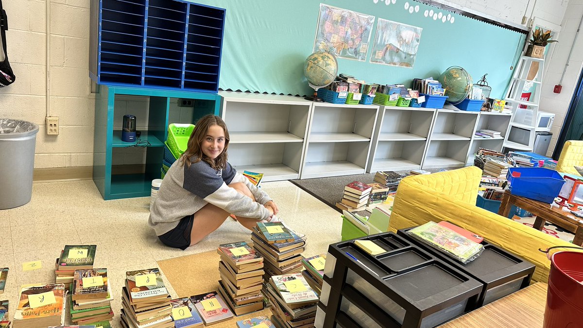 FirstKalch's tweet image. Had a special helper in my classroom today. Getting the classroom library up &amp;amp; running and trying a new system!  @JamestownReads #5thgrade #classroomlibrary @APS_ELA_Elem