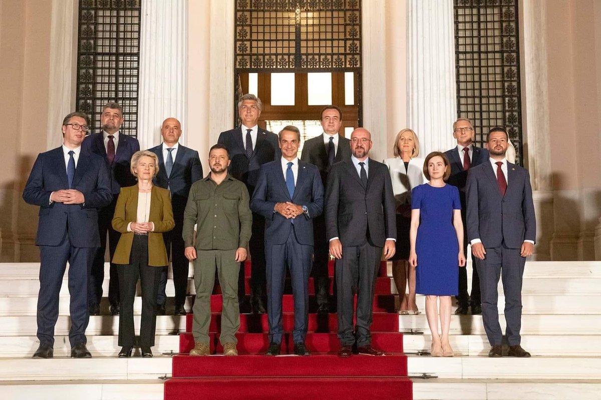 arditbakalli's tweet photo. Edi Rama ish kon' nxonte, e ka çu Vuçiçin https://t.co/AGO88xKi58