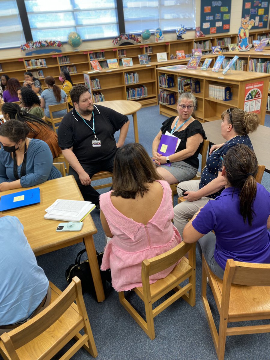 CarterParkFWISD's tweet photo. First staff meeting after the first week. Carter Park staff collaborating together as a team.
Primera reunión del personal después de la primera semana. El personal de Carter Park colabora en equipo.
#learningaroundtheworld
@FortWorthISD
@anaelluebanos
@ChristinReeves https://t.co/BDRKWzWpHX