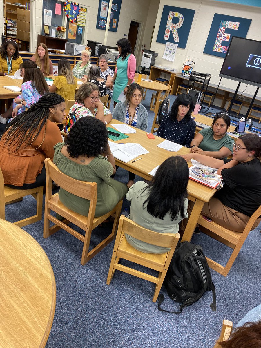 CarterParkFWISD's tweet photo. First staff meeting after the first week. Carter Park staff collaborating together as a team.
Primera reunión del personal después de la primera semana. El personal de Carter Park colabora en equipo.
#learningaroundtheworld
@FortWorthISD
@anaelluebanos
@ChristinReeves https://t.co/BDRKWzWpHX