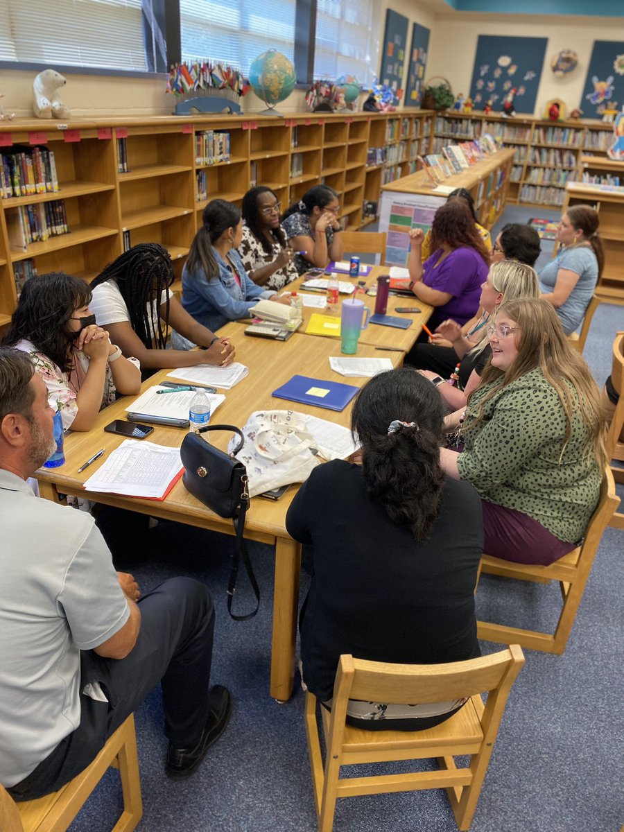 CarterParkFWISD's tweet photo. First staff meeting after the first week. Carter Park staff collaborating together as a team.
Primera reunión del personal después de la primera semana. El personal de Carter Park colabora en equipo.
#learningaroundtheworld
@FortWorthISD
@anaelluebanos
@ChristinReeves https://t.co/j1auLBp31e