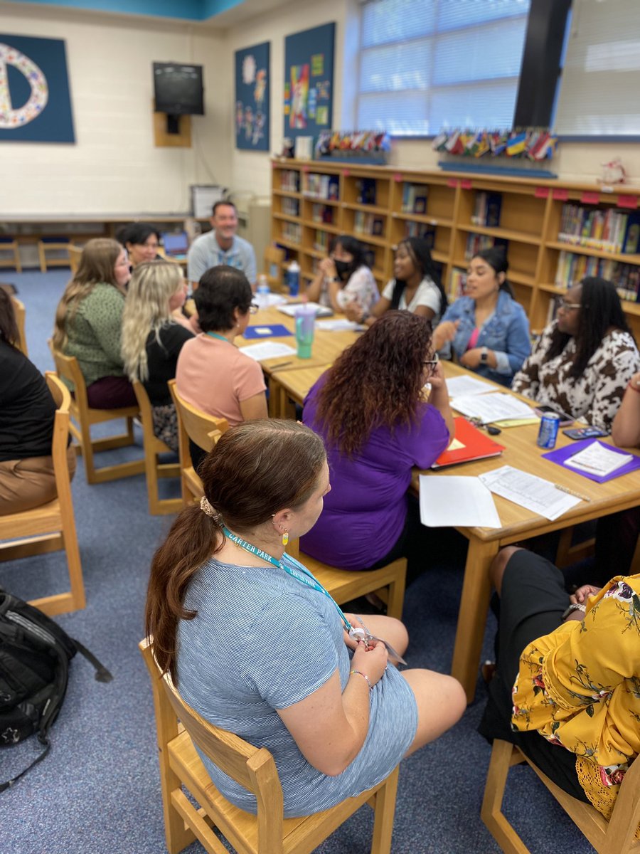 First staff meeting after the first week. Carter Park staff collaborating together as a team. 

Primera reunión del personal después de la primera semana. El personal de Carter Park colabora en equipo.

#learningaroundtheworld
<a href="/FortWorthISD/">Fort Worth Independent School District</a> 
<a href="/anaelluebanos/">Anael Luebanos</a> 
<a href="/ChristinReeves/">Christin Reeves</a>