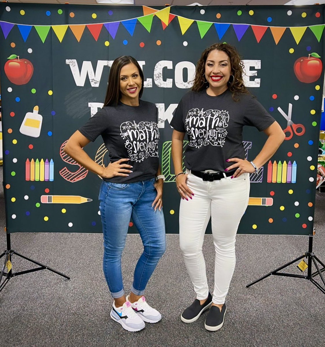 eDeLeon_Garcia's tweet photo. The MVE Specialists are ready to start the year! #OneGoalOneVision @NISDMeadowVill https://t.co/aHKjz4xqzW