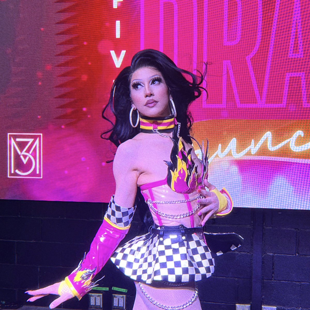 thatssoamethyst's tweet image. I can see them watchin' but I don't care this is a private party 🖤